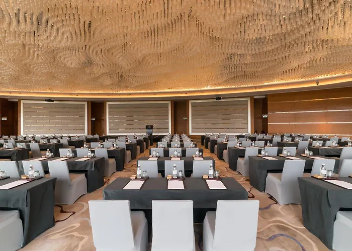 Crowne Plaza By Ihg 5*