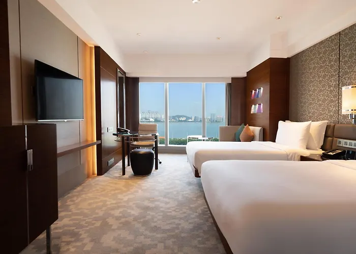 Crowne Plaza By Ihg 5*