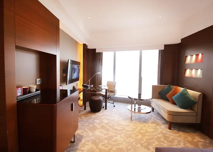 Crowne Plaza By Ihg 5*