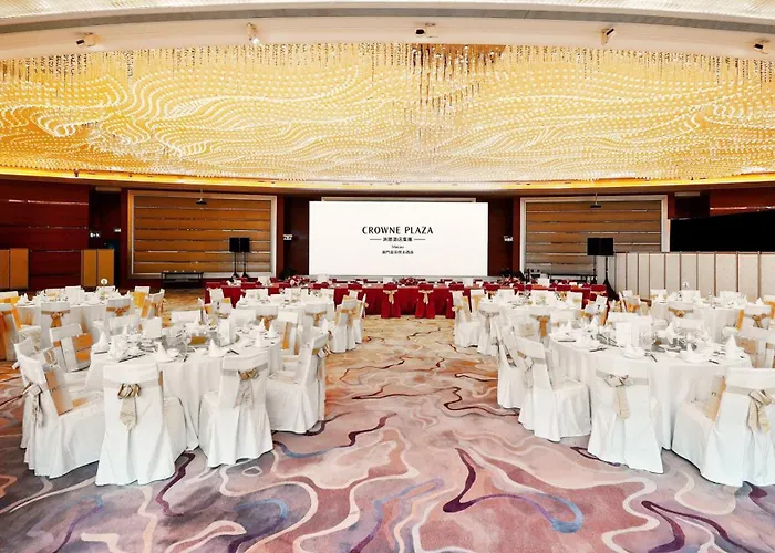 Crowne Plaza By Ihg Resort 5*