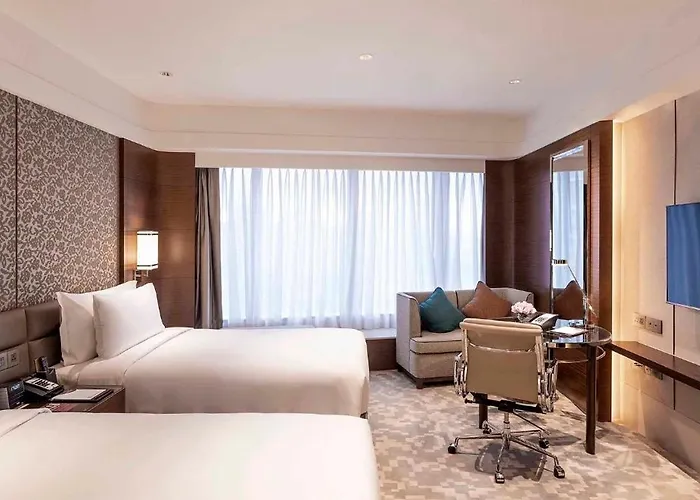 Crowne Plaza By Ihg 5*