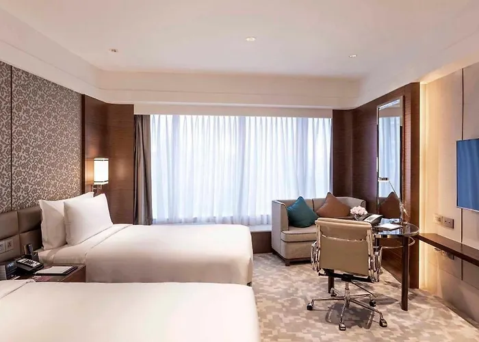 Crowne Plaza By Ihg 5*